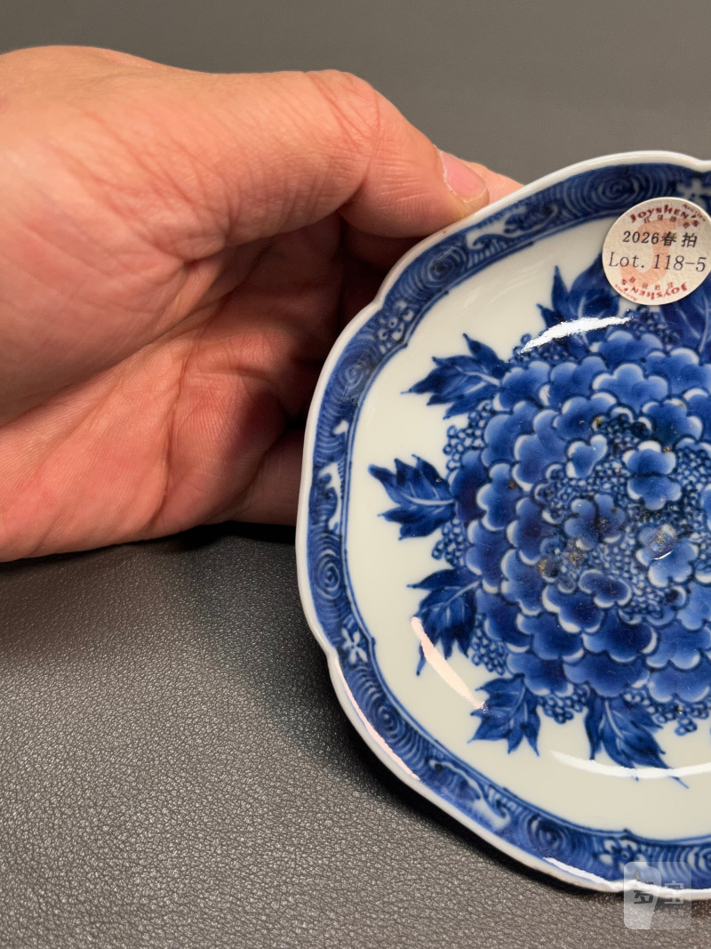 清康熙  青花花卉纹盘（一组 5 只、带木盒） - 图25